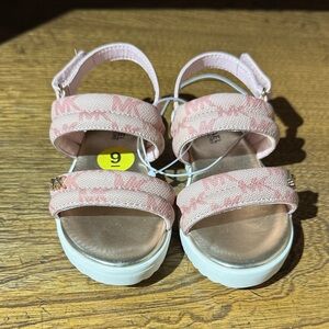 Michael Kors Gwendolyn Kids Light Pink Sandals.